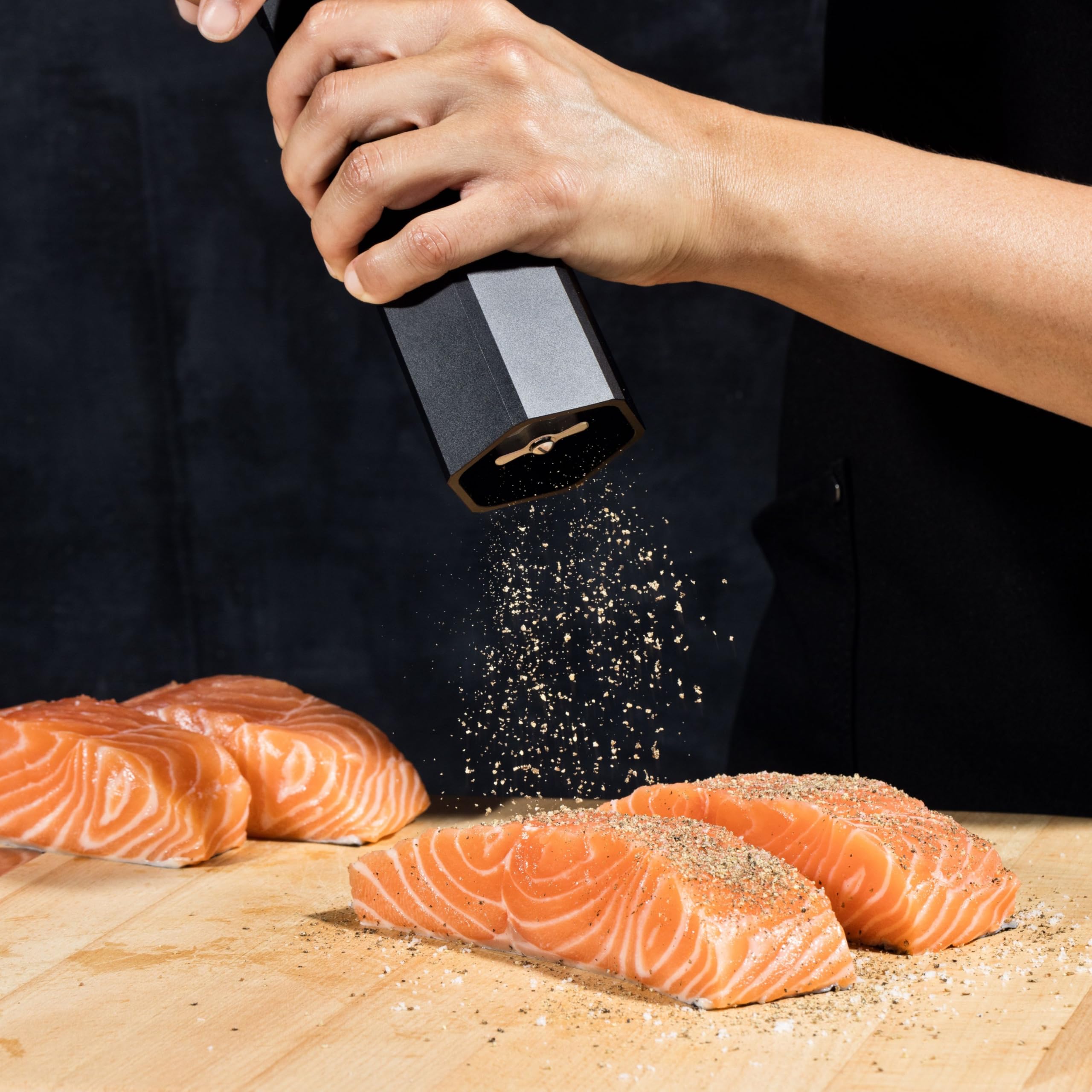 0-hexclad-hexmill-pepper-grinder-professional-grade-heavy-duty-refillable-aluminum-matte-black-adjustable-ten-coarse-grind-settings-1.jpg