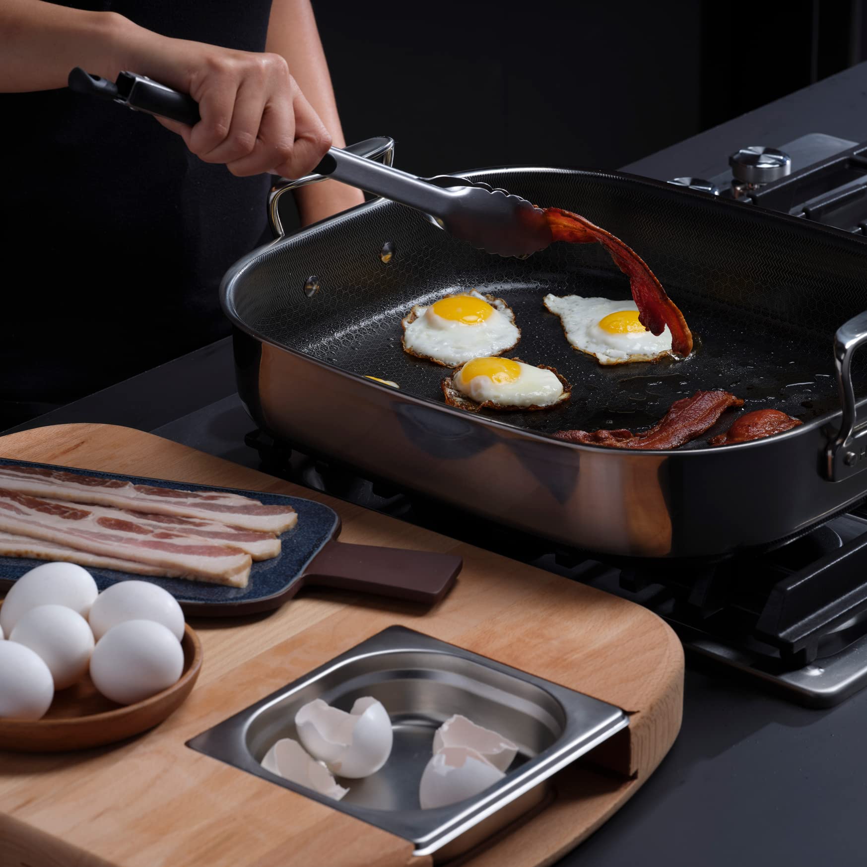 28-hexclad-hybrid-beechwood-carving-and-cutting-board-with-stainless-steel-drip-tray-carrying-handle-and-juice-trenches-double-sided-1.jpg
