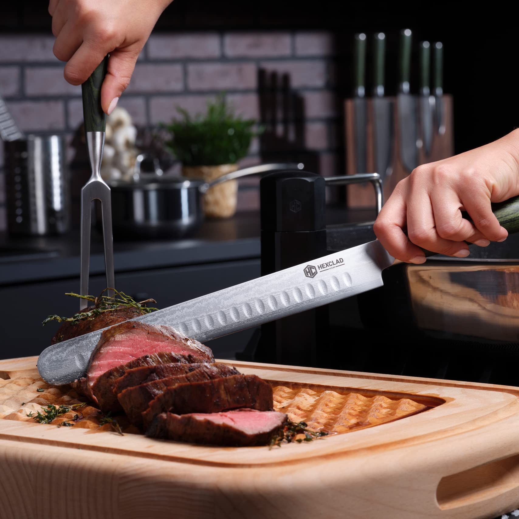 28-hexclad-hybrid-beechwood-carving-and-cutting-board-with-stainless-steel-drip-tray-carrying-handle-and-juice-trenches-double-sided-1.jpg